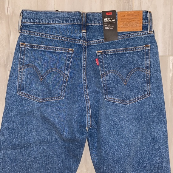 Levi’s Premium Wedgie Straight Leg Raw Hem (2019) Capital E, 27x26 NWT, $98 MSRP - Picture 10 of 14